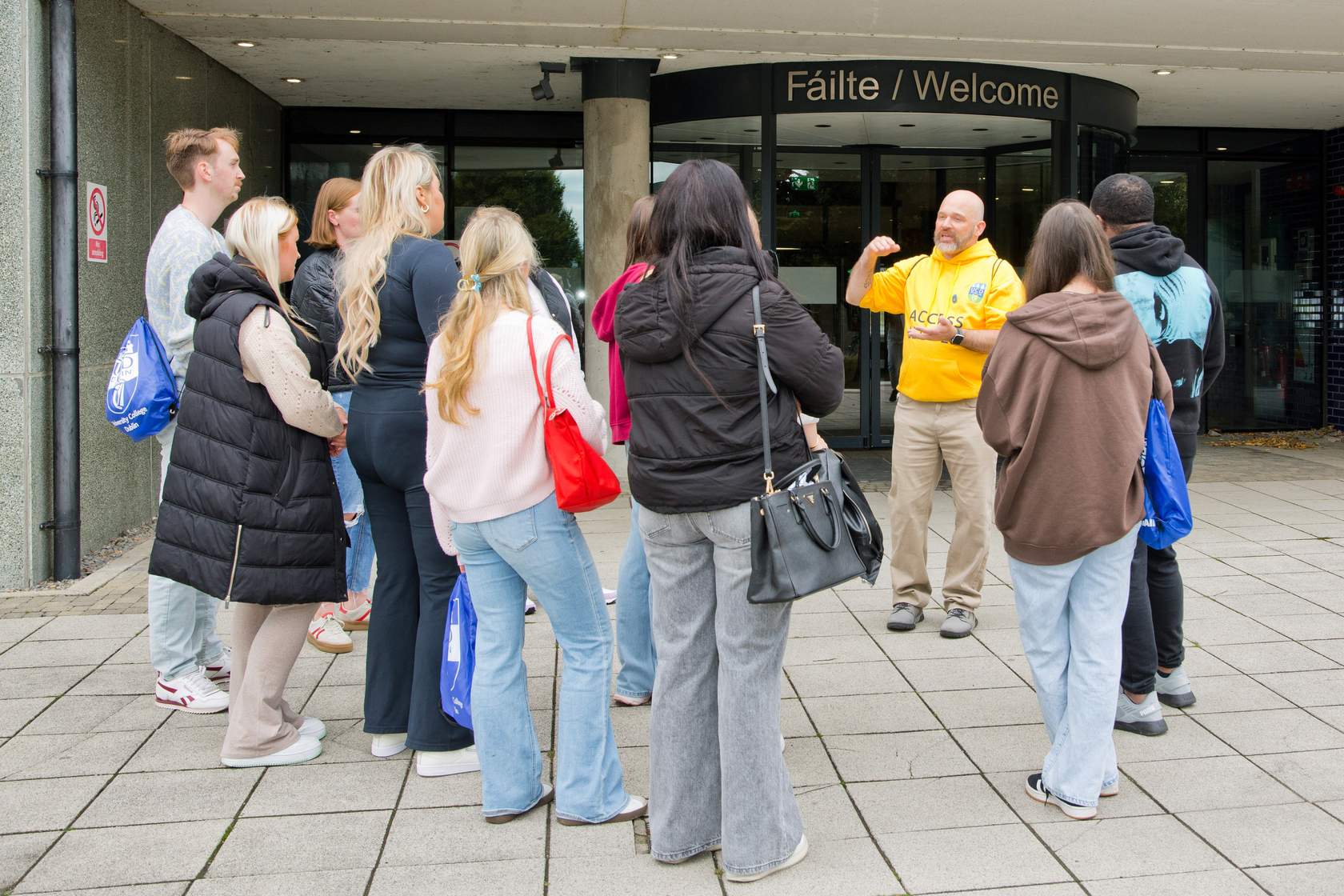 Access Leader leading campus tour